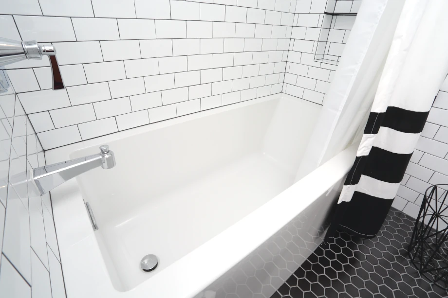 Alcove Bathtub in Milwaukee Home Remodel