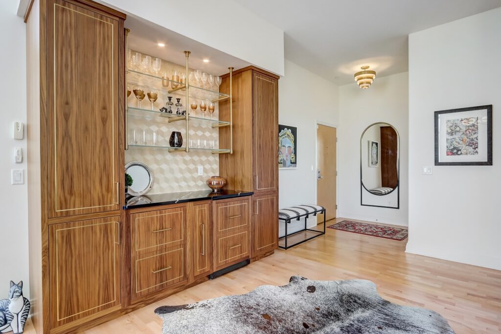 Remodeled Home Bar in Milwaukee Condo